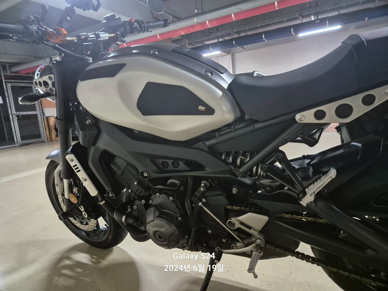 야마하 XSR 900 2019 화이트 사진 5