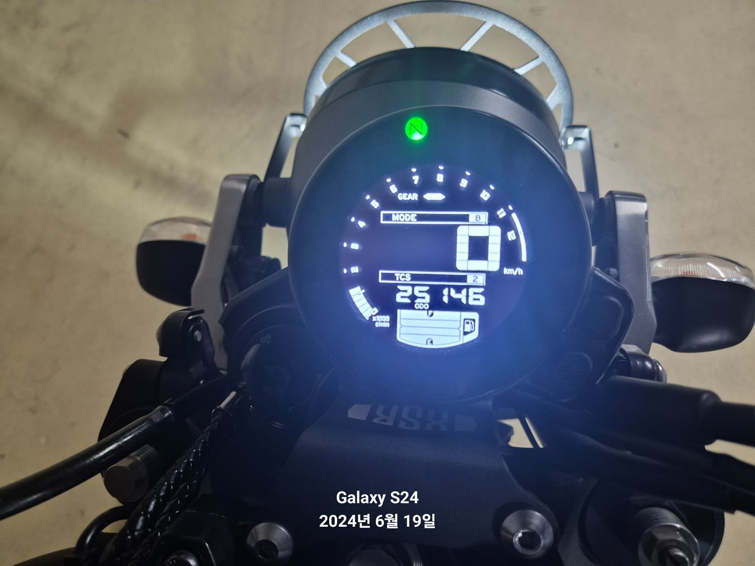 야마하 XSR 900 2019 화이트 사진 6