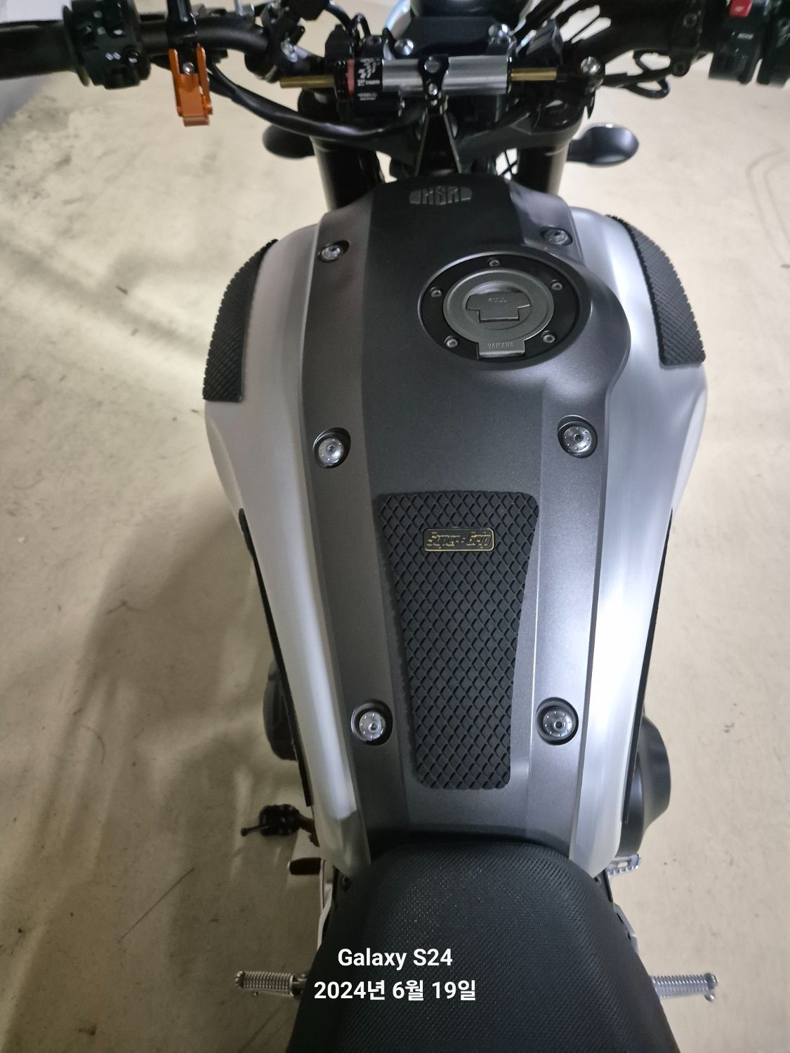 야마하 XSR 900 2019 화이트 사진 4