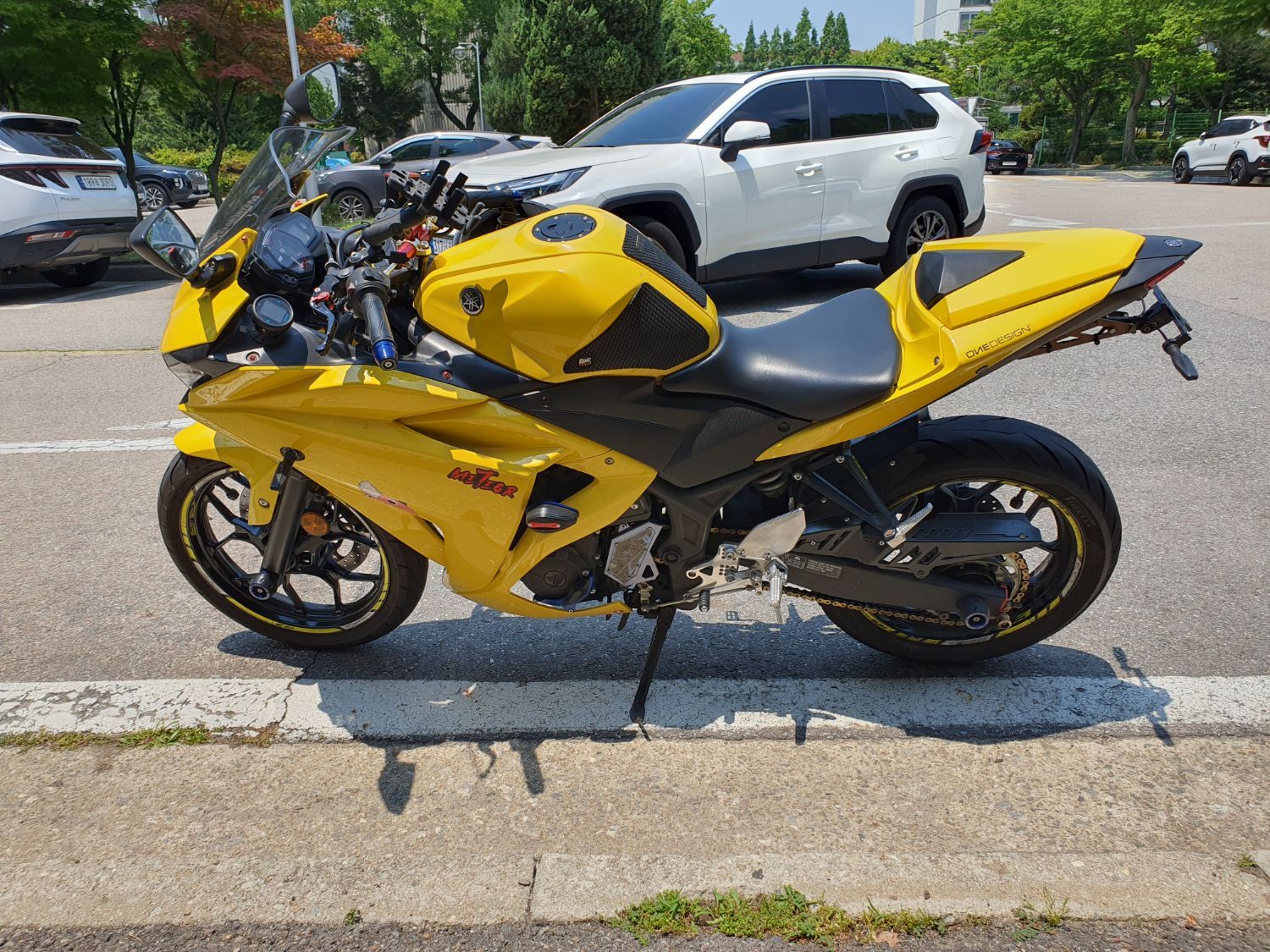 야마하 YZF R3 thumb 2