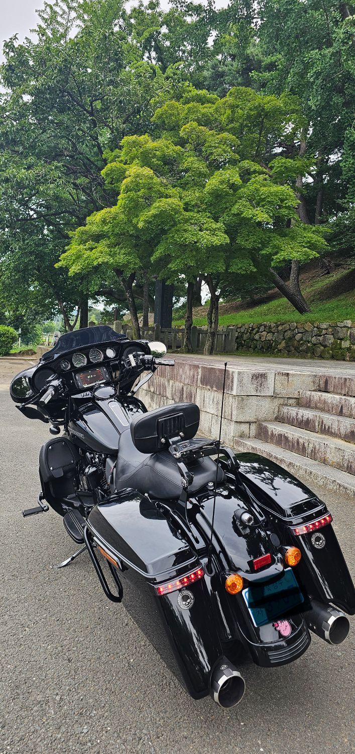 할리데이비슨 스트리트 글라이드 스페셜 thumb 2