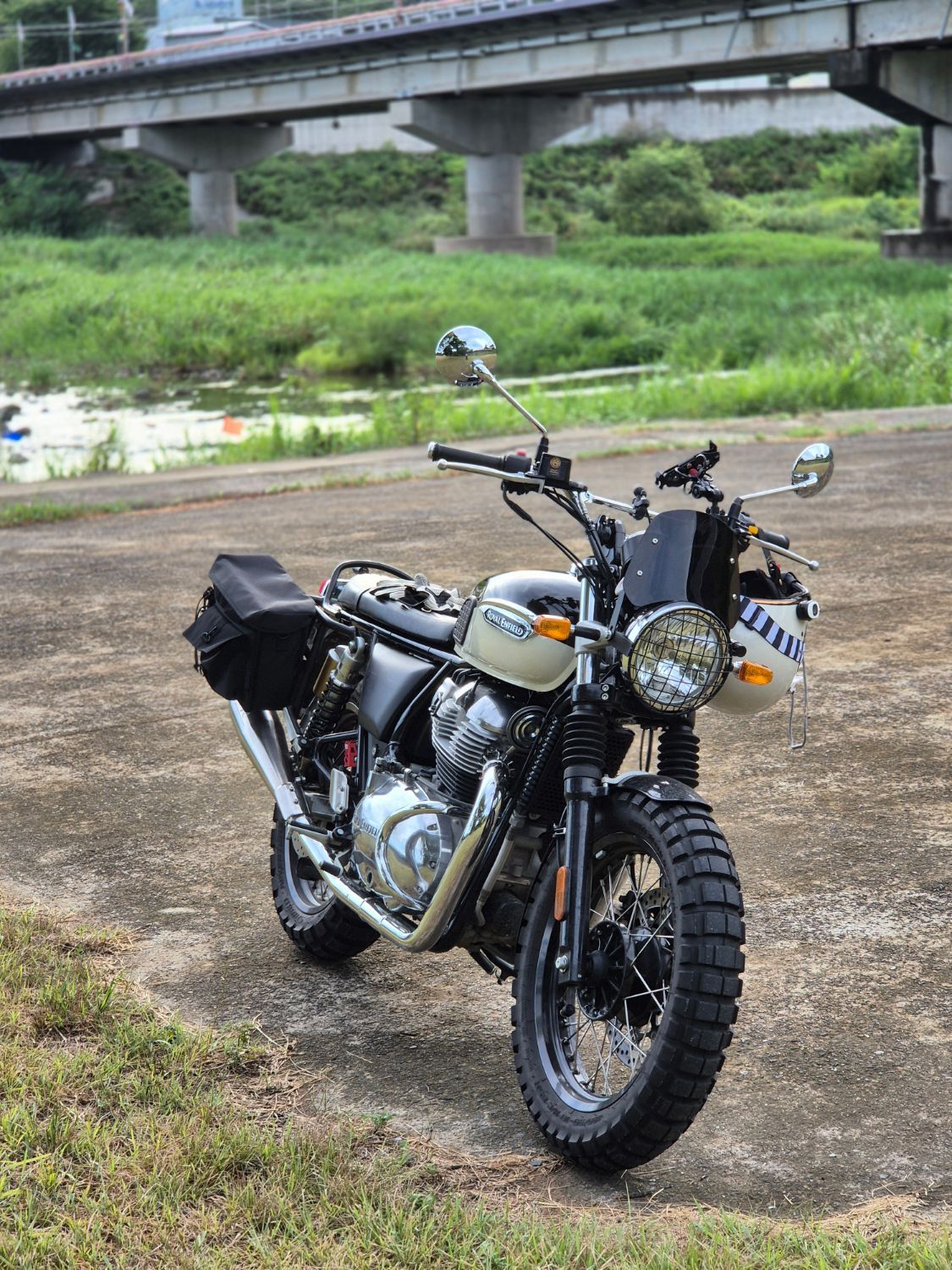 로얄엔필드 인터셉터 650 thumb 2