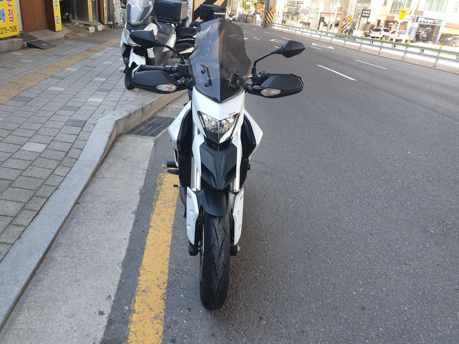 두카티 하이퍼스트라다 821 main