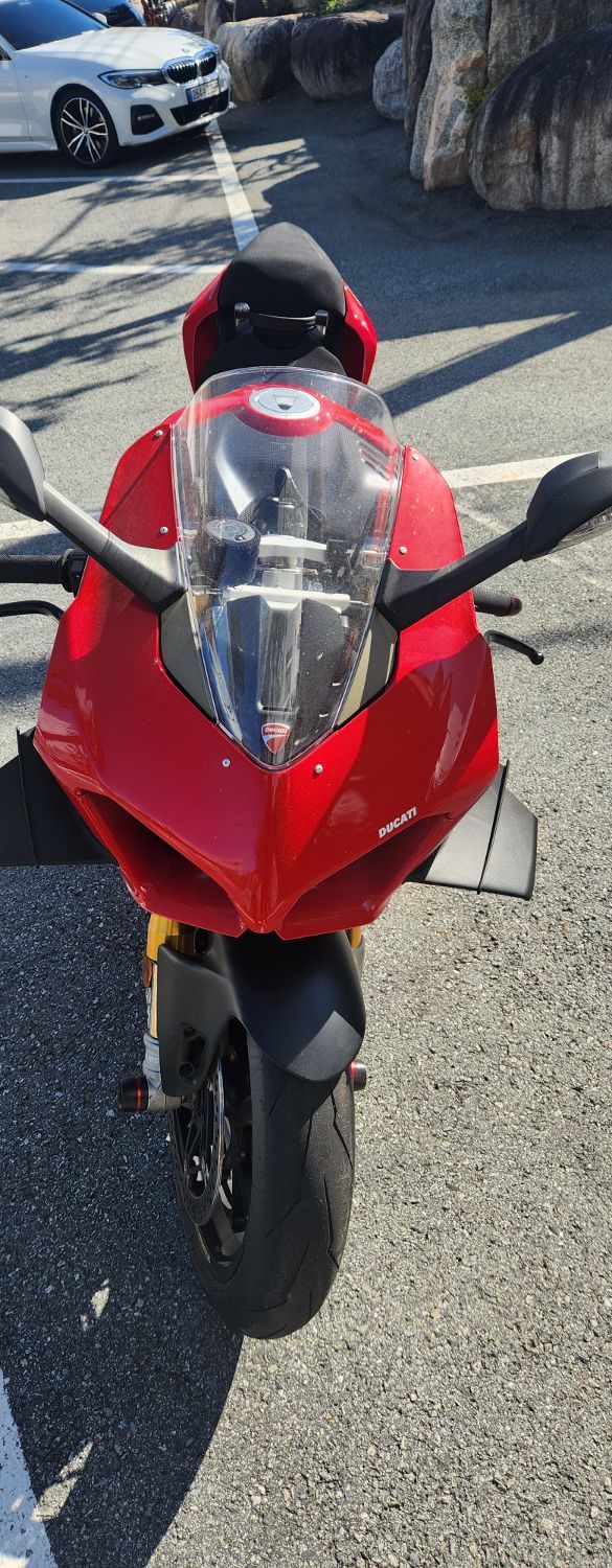 두카티 파니갈레 V4 S 2020 레드 사진 1
