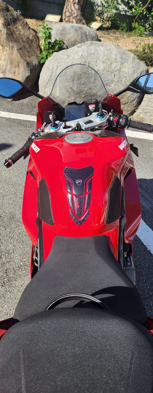 두카티 파니갈레 V4 S 2020 레드 사진 6