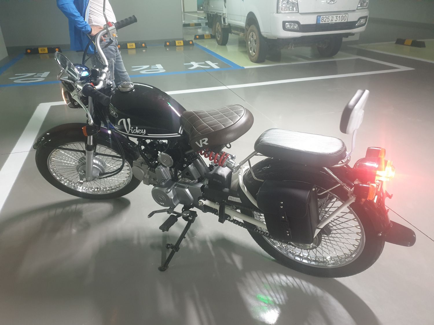 빅토리아 비키 125 thumb 2