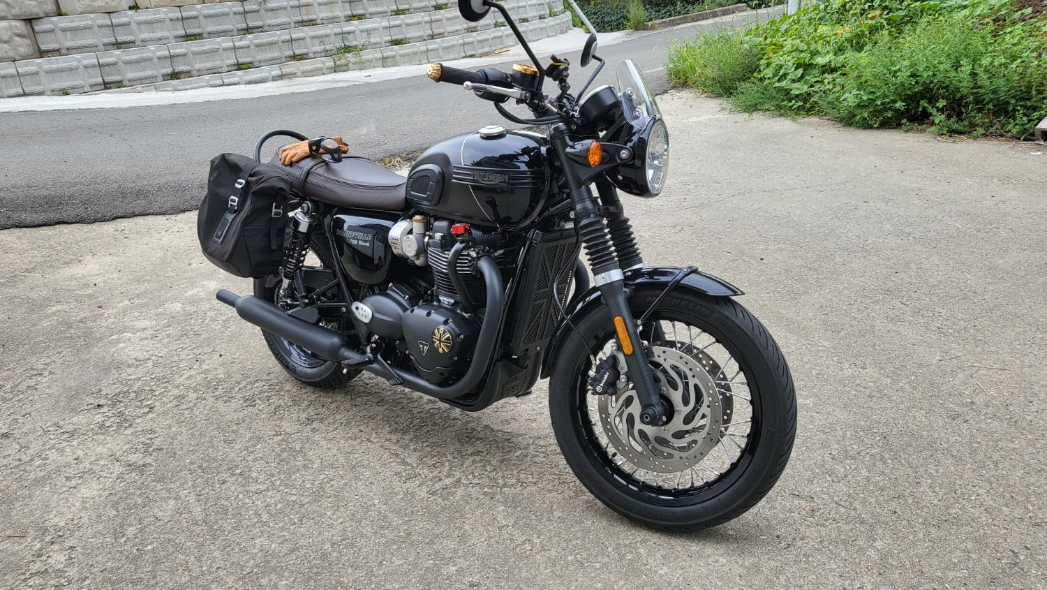 트라이엄프 본네빌 T120 블랙 2023 블랙 사진 5