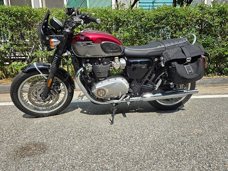 트라이엄프 본네빌 T120 more