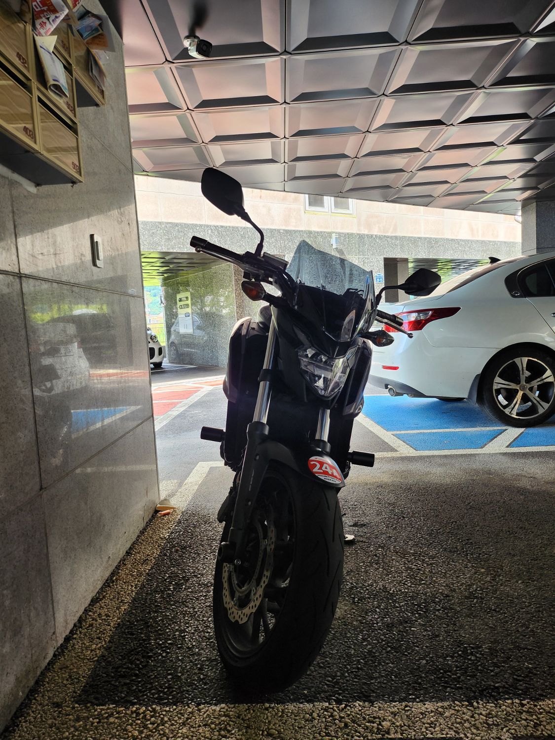 혼다 CB 650 F 2018 블랙 사진 2