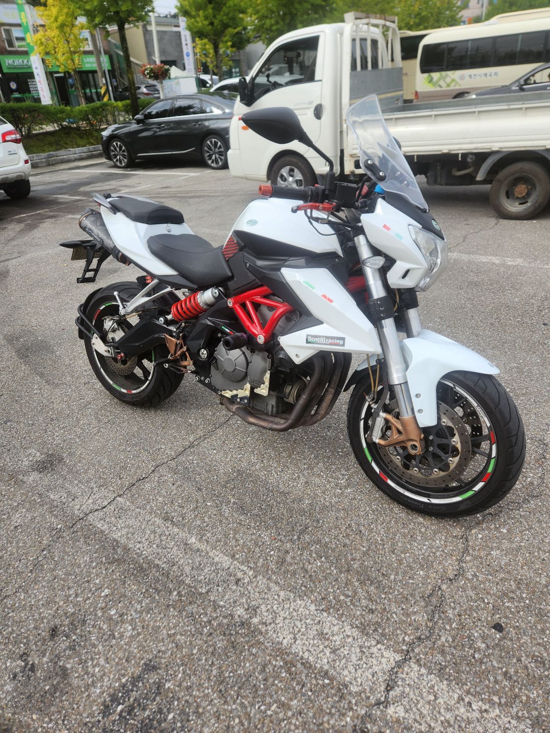 베넬리 TNT 600 I thumb 2