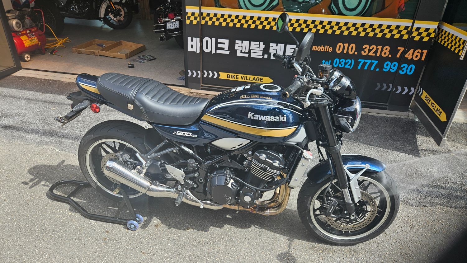 가와사키 Z 900 RS 2023 블랙 사진 3