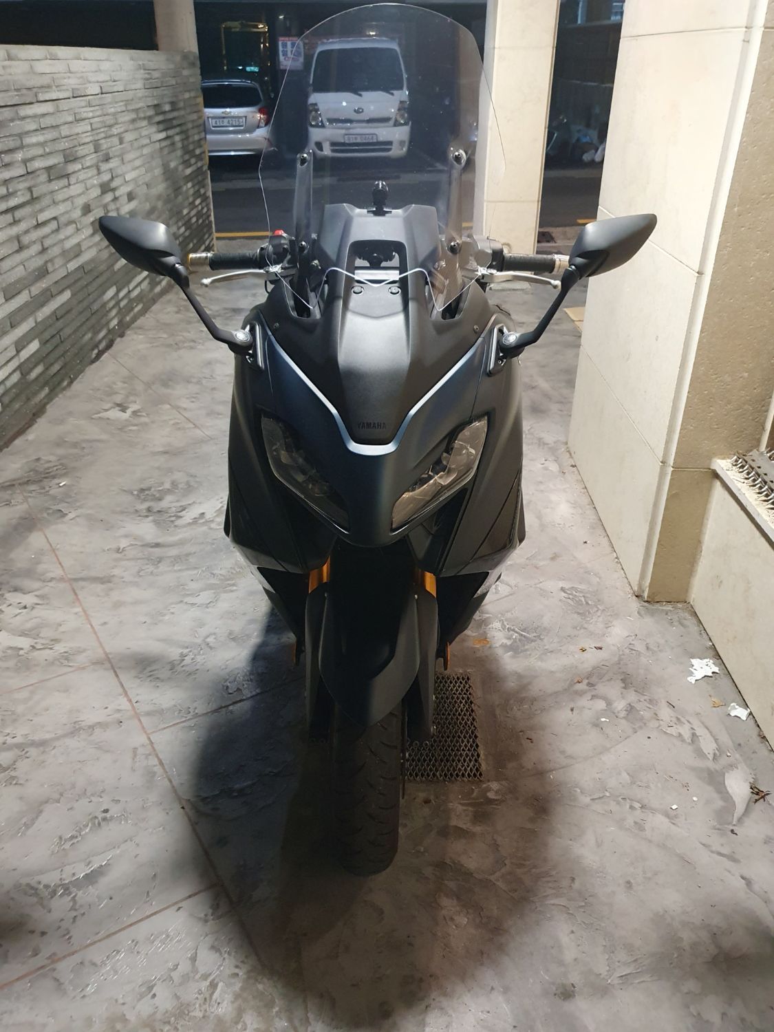 야마하 TMAX 560 more