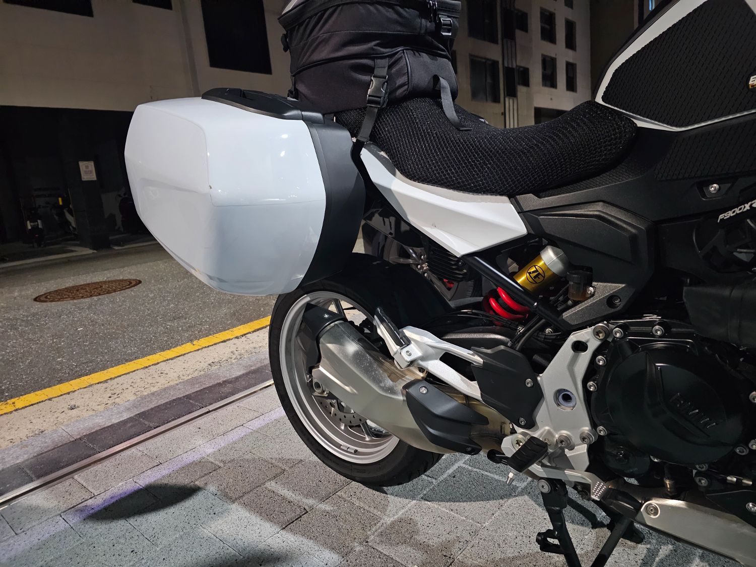 BMW F 900 XR 2022 화이트 사진 4