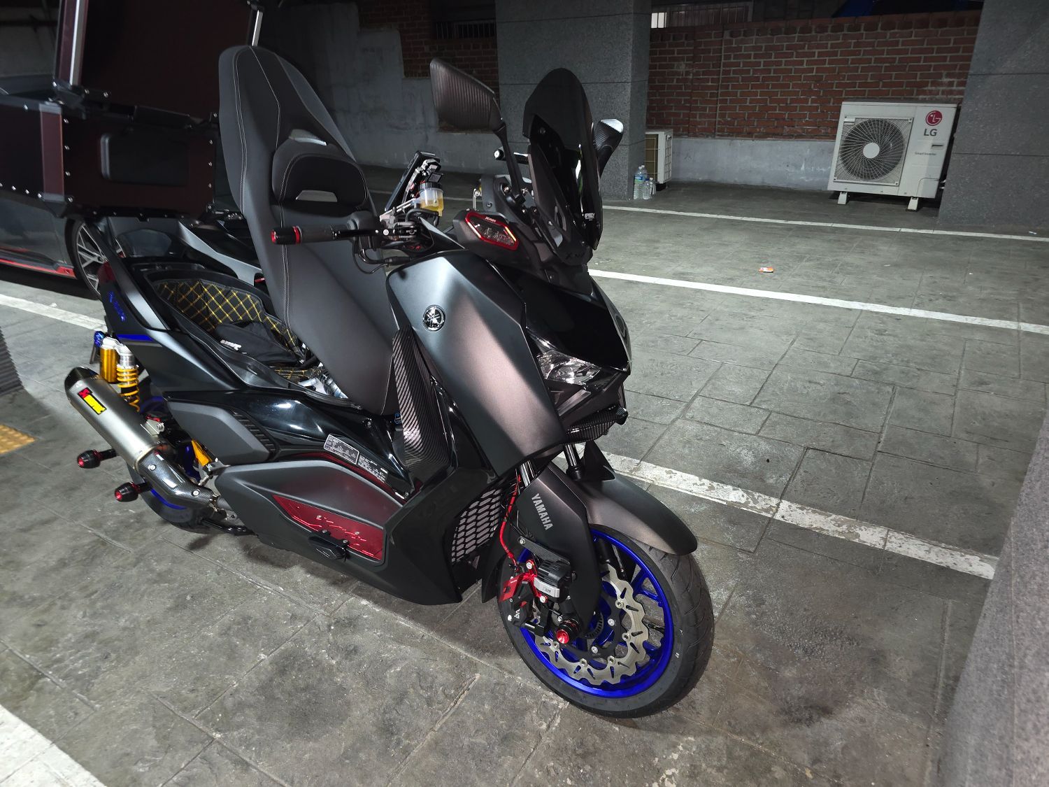 야마하 XMAX 300 ABS more