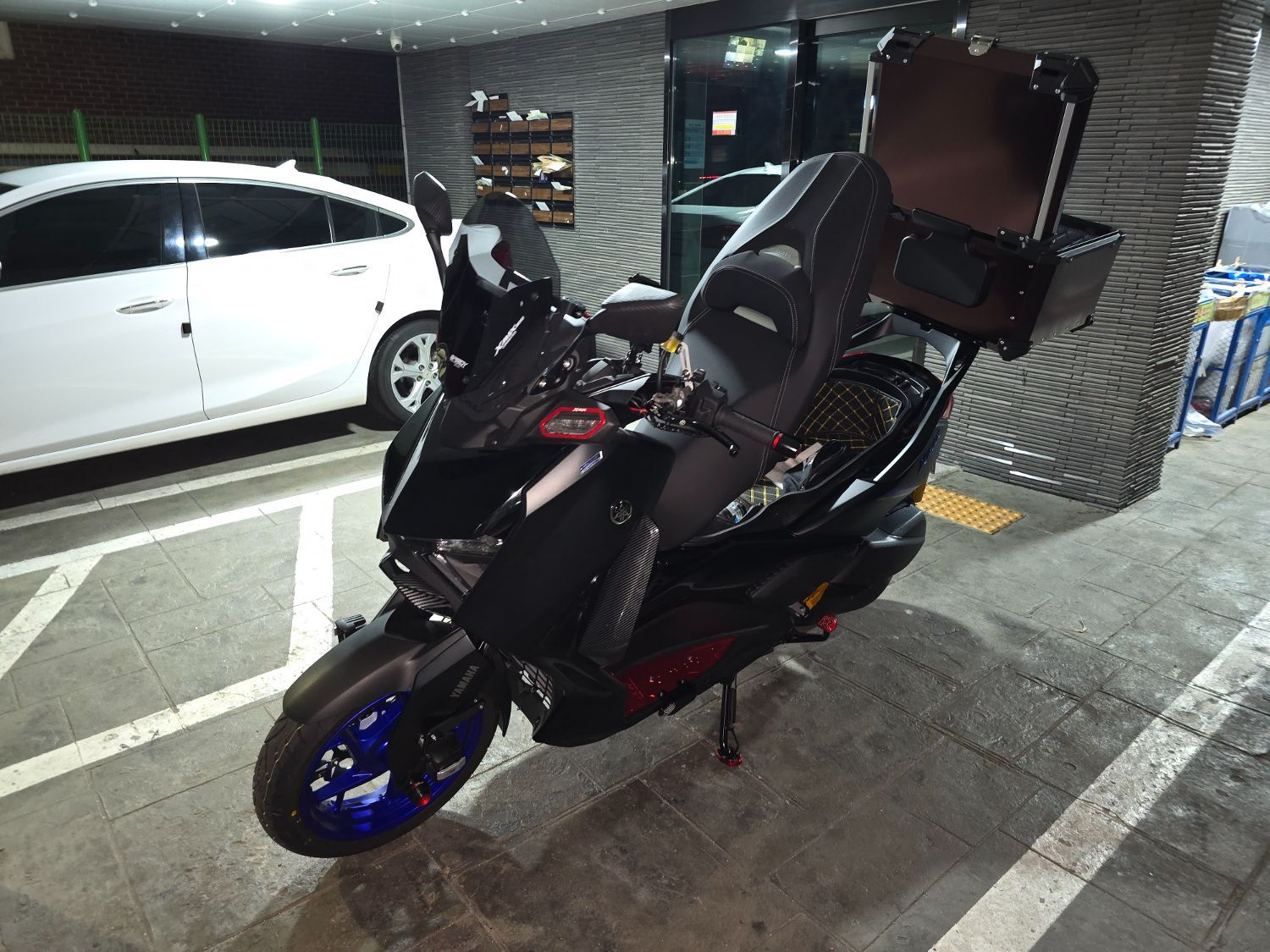 야마하 XMAX 300 ABS thumb 2