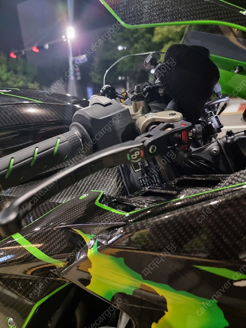 가와사키 닌자 ZX 10 R 2023 그린 사진 3