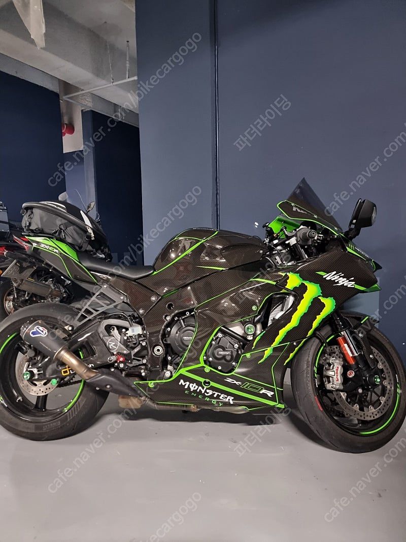 가와사키 닌자 ZX 10 R 2023 그린 사진 5