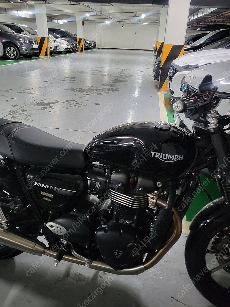 트라이엄프 스트리트 트윈 900 thumb 2