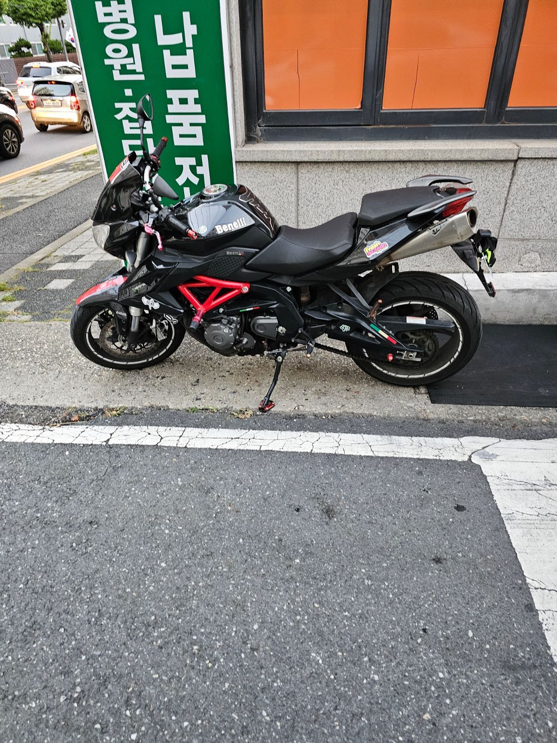 베넬리 TNT 600 I thumb 2