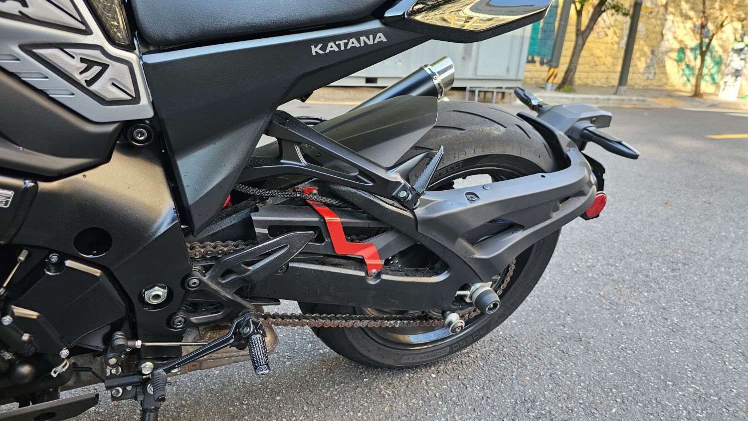 스즈키 카타나 1000 more