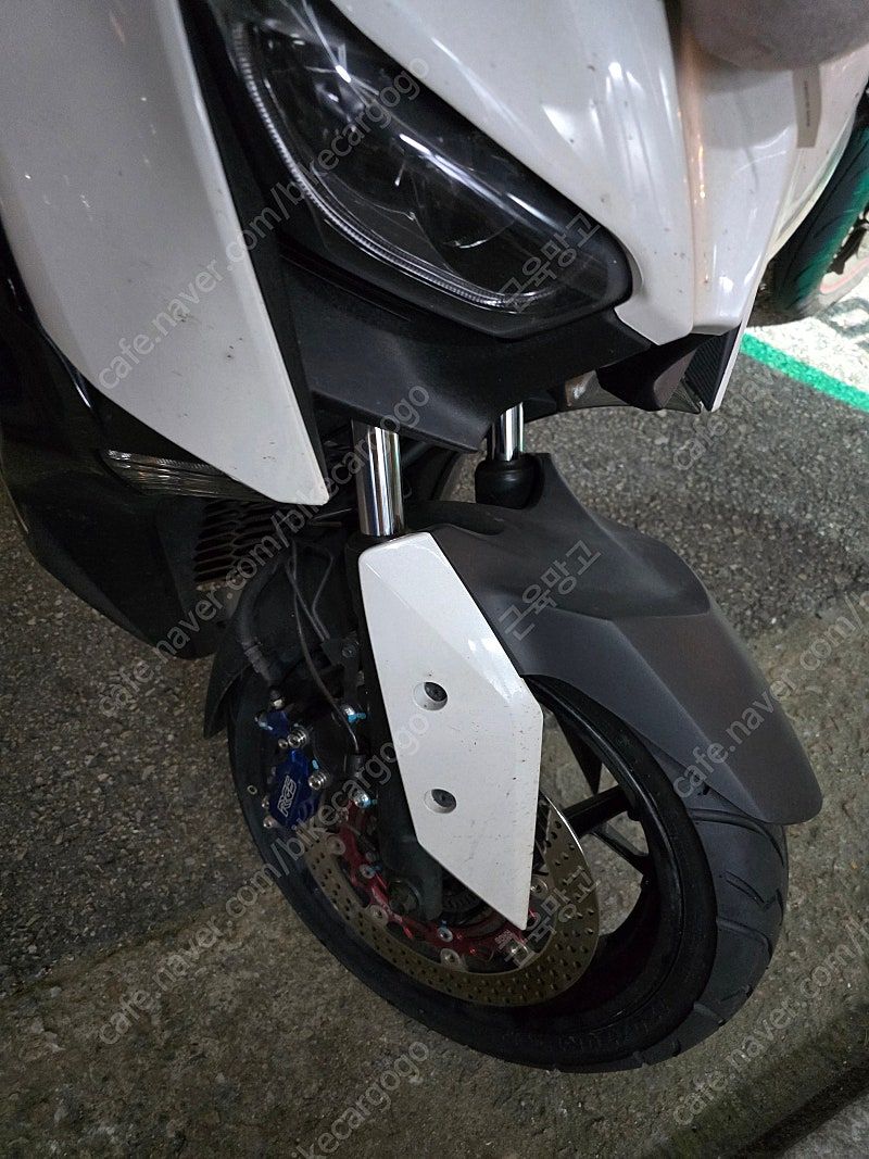 야마하 XMAX 300 ABS more