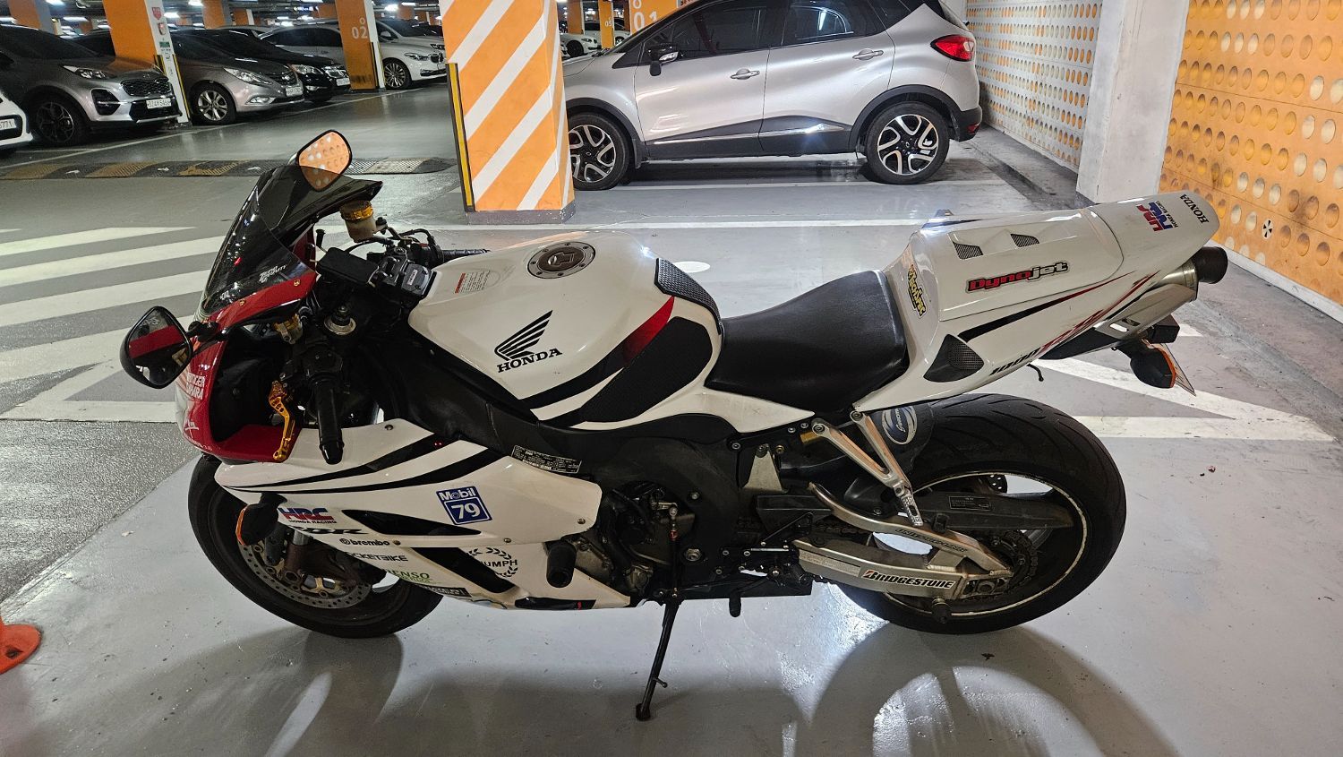 혼다 CBR 1000 RR thumb 2