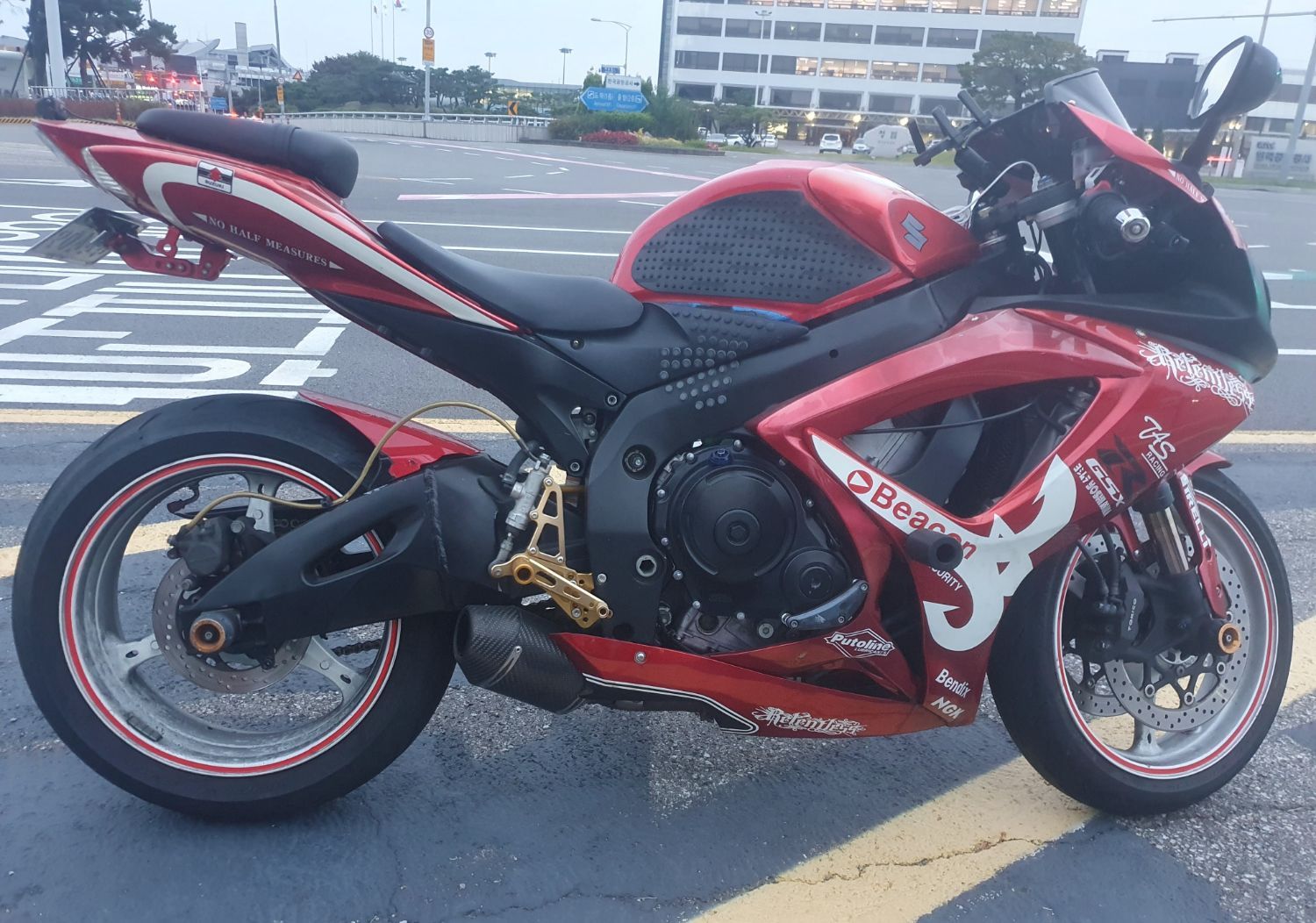 스즈키 GSX R 750 more