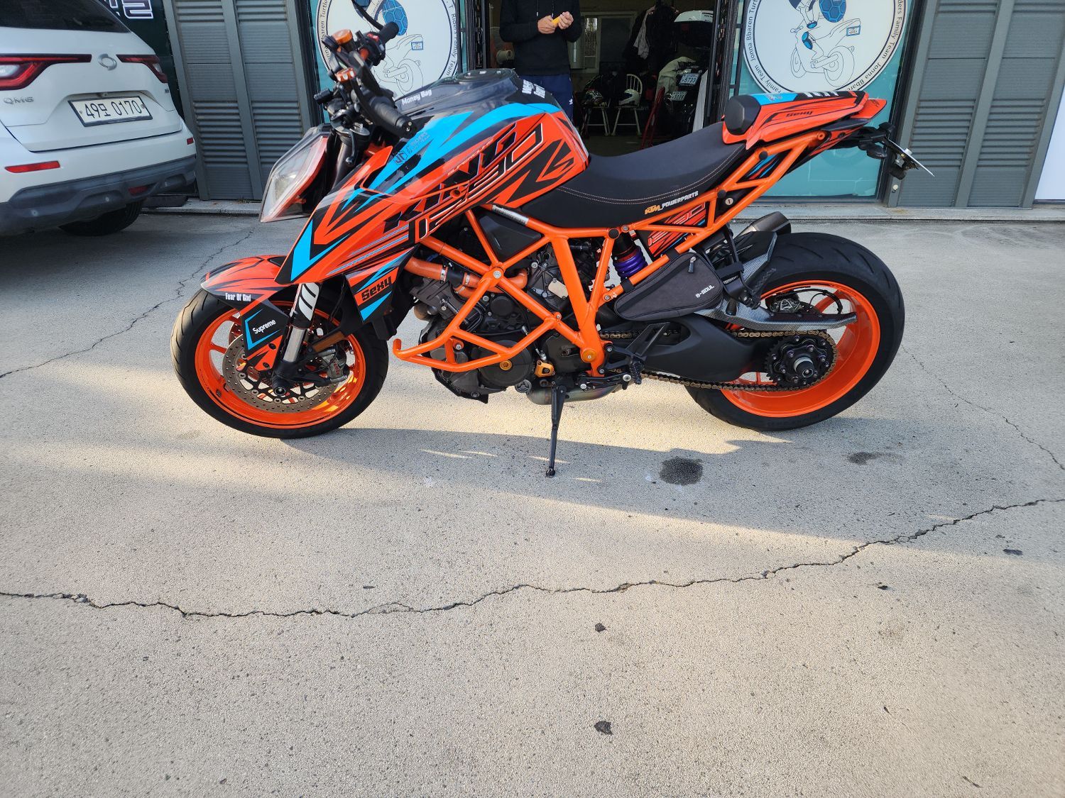 KTM 1290 슈퍼듀크 R 2017 레드 사진 2