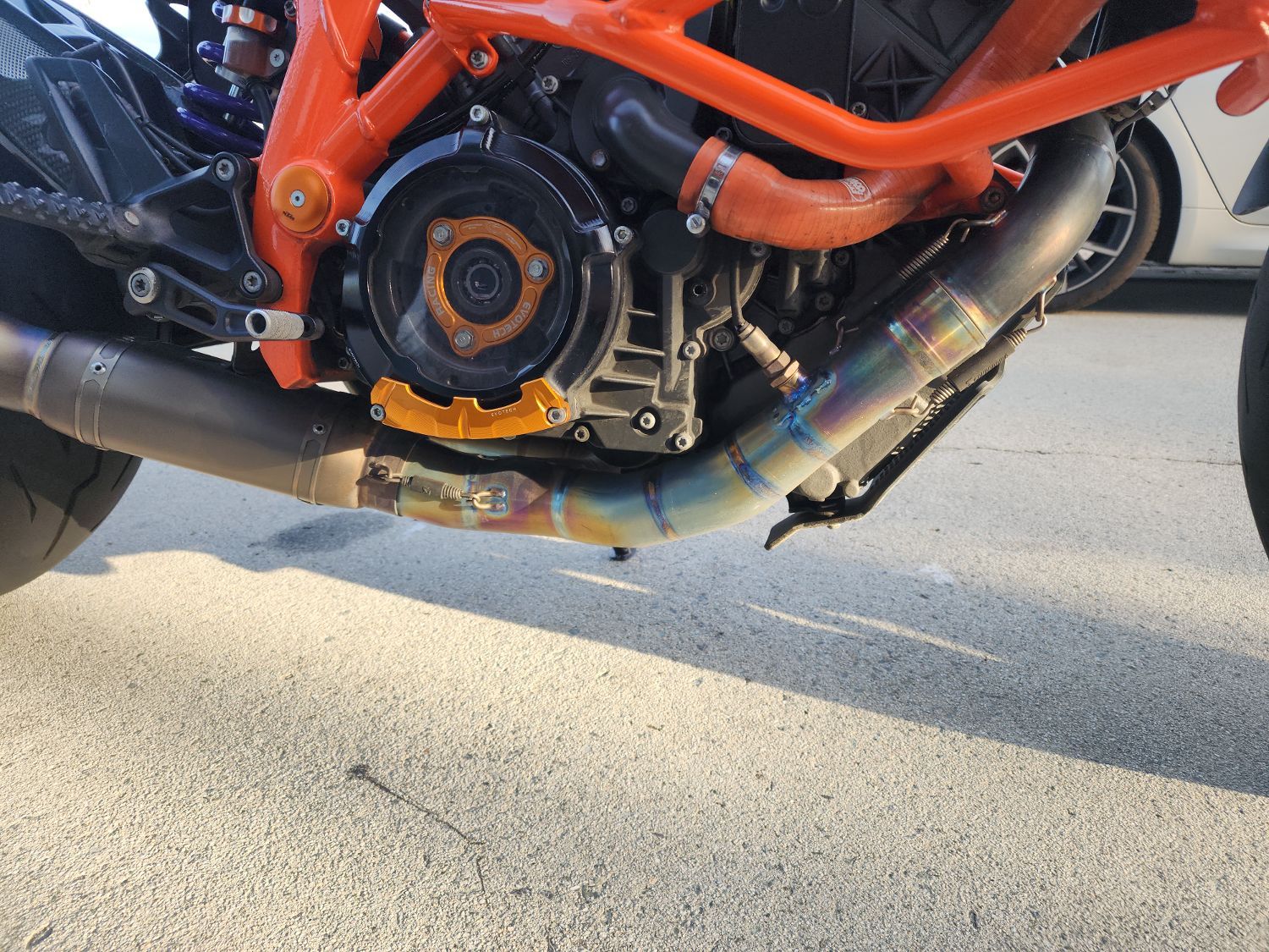 KTM 1290 슈퍼듀크 R 2017 레드 사진 3