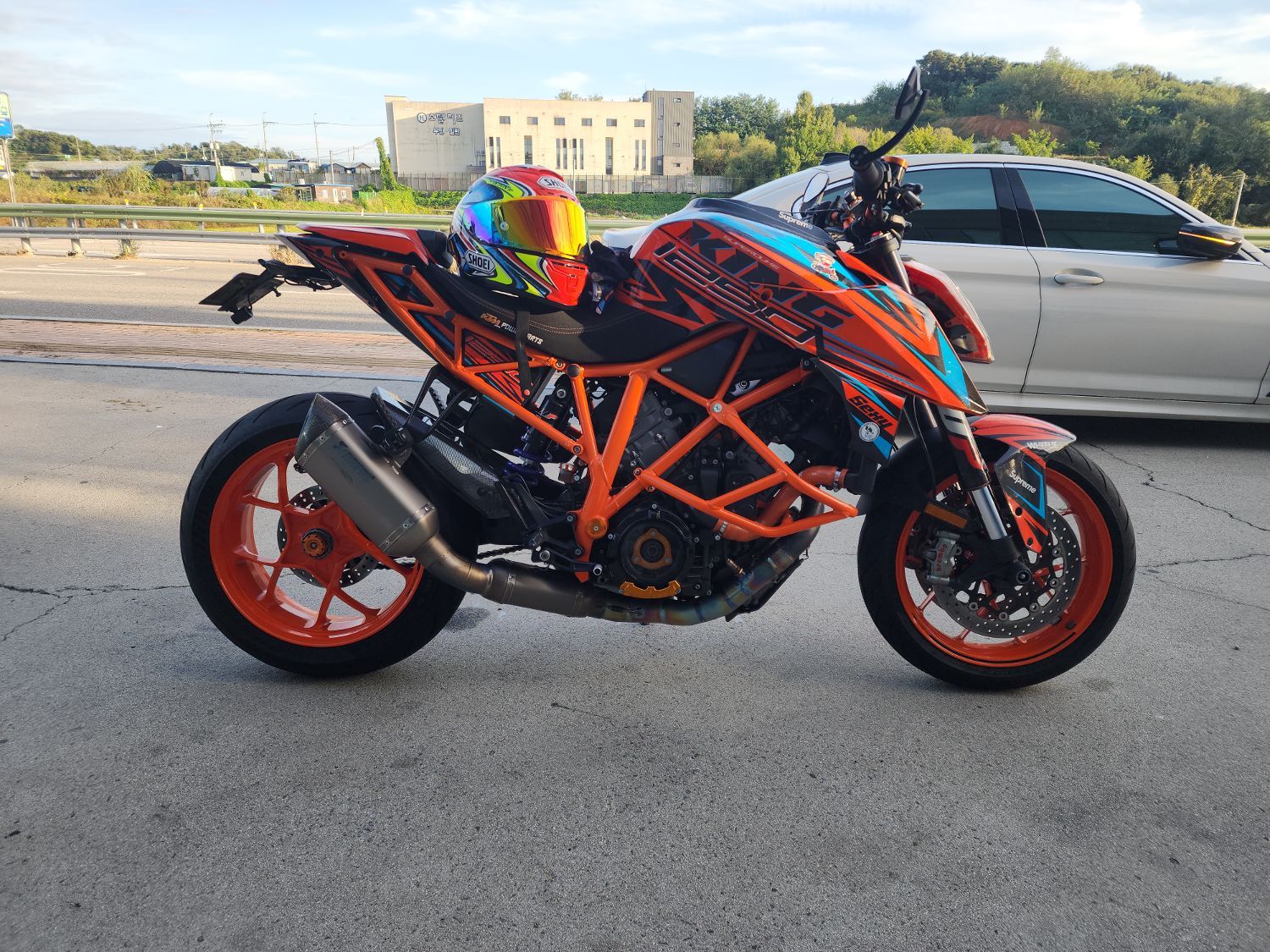 KTM 1290 슈퍼듀크 R 2017 레드 사진 1