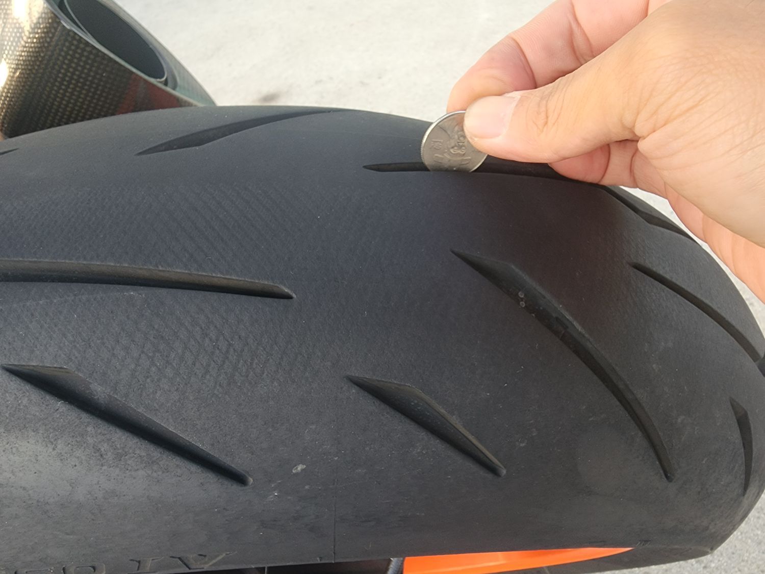 KTM 1290 슈퍼듀크 R 2017 레드 사진 5
