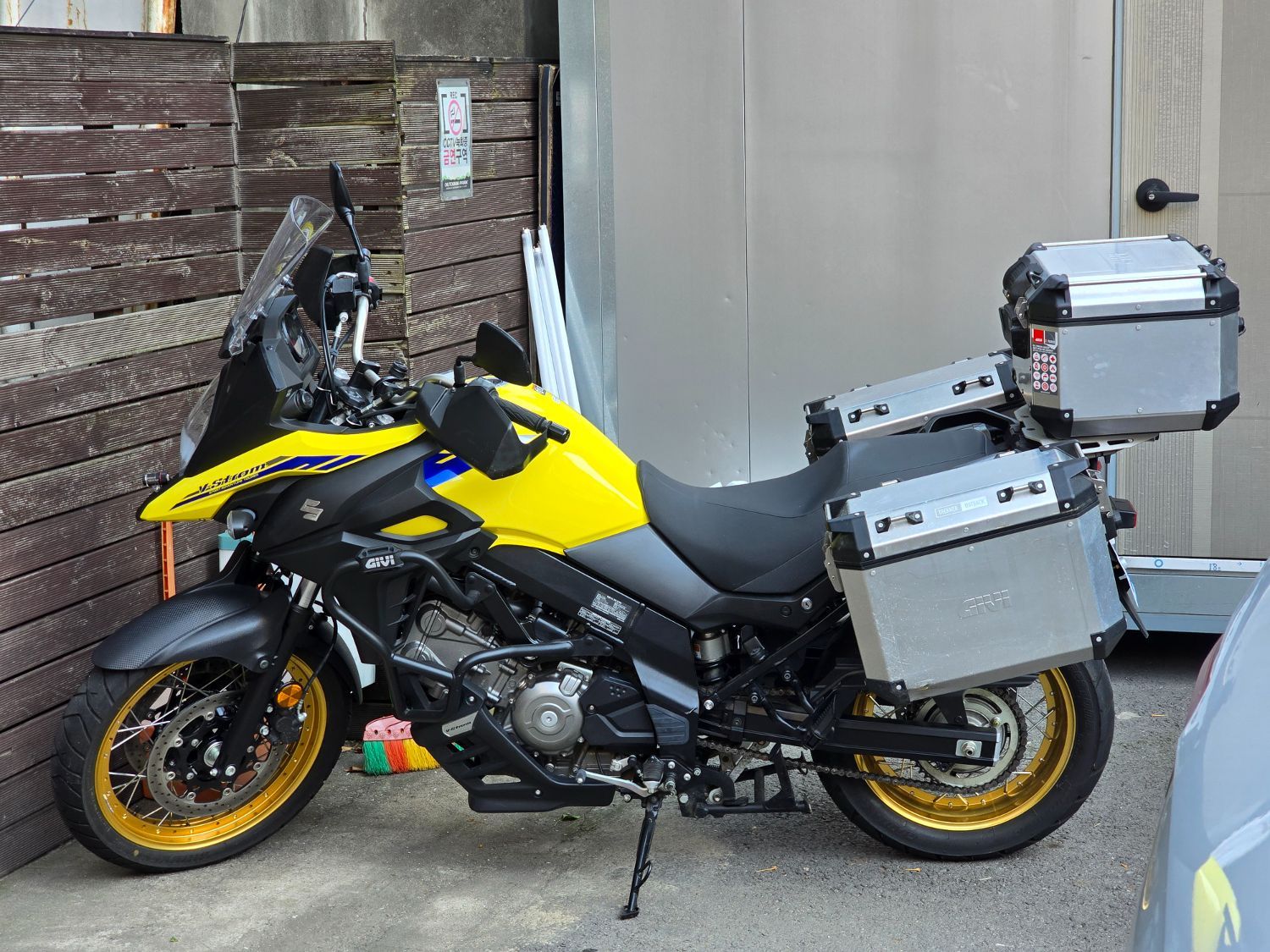 스즈키 브이스트롬 650 main