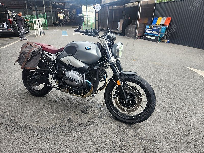 BMW R nine T 2023 버건디 사진 7
