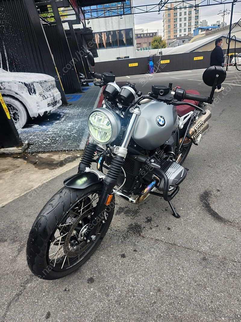 BMW R nine T 2023 버건디 사진 3