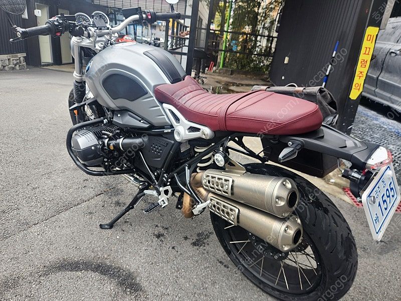 BMW R nine T 2023 버건디 사진 4