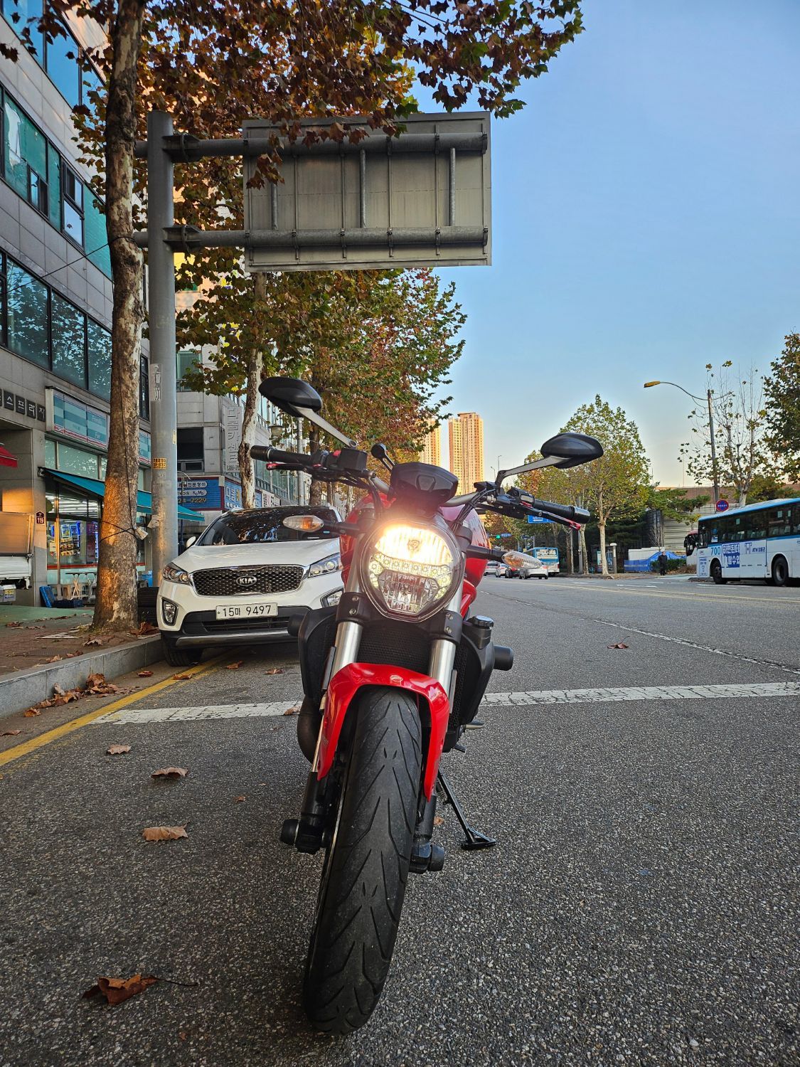 두카티 몬스터 821 스트라이프 main