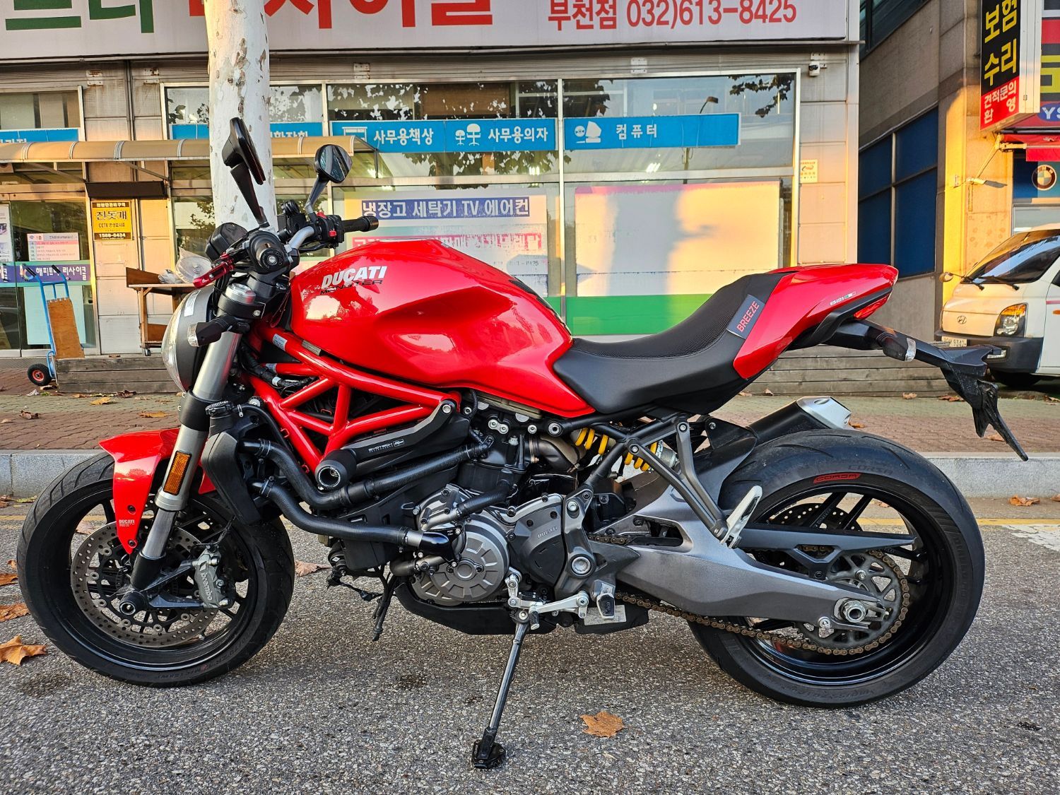두카티 몬스터 821 스트라이프 2020 레드 사진 3