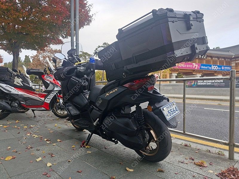 야마하 XMAX 300 ABS thumb 2