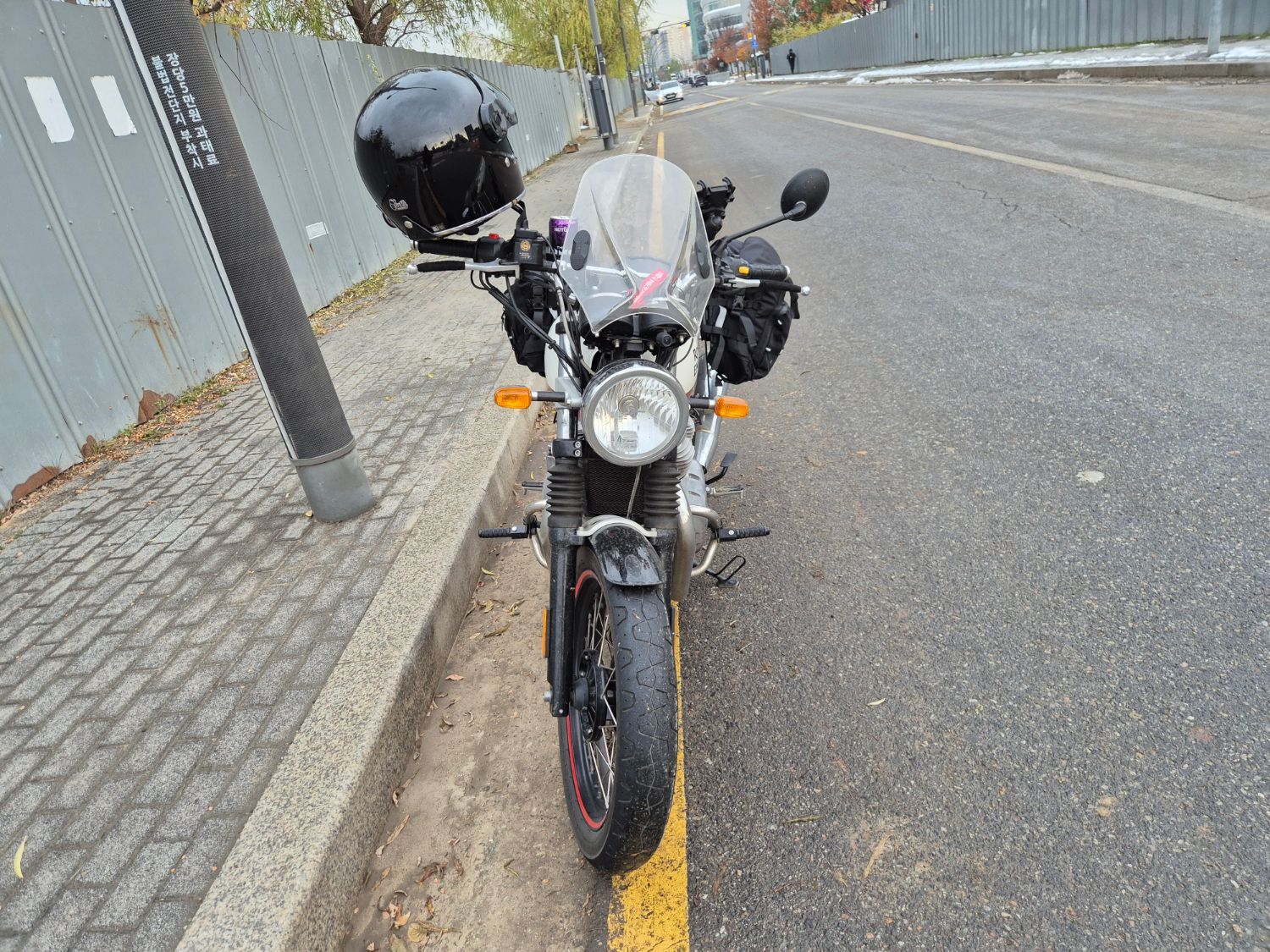 로얄엔필드 인터셉터 650 main