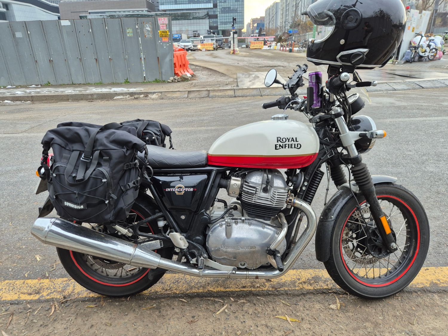 로얄엔필드 인터셉터 650 more