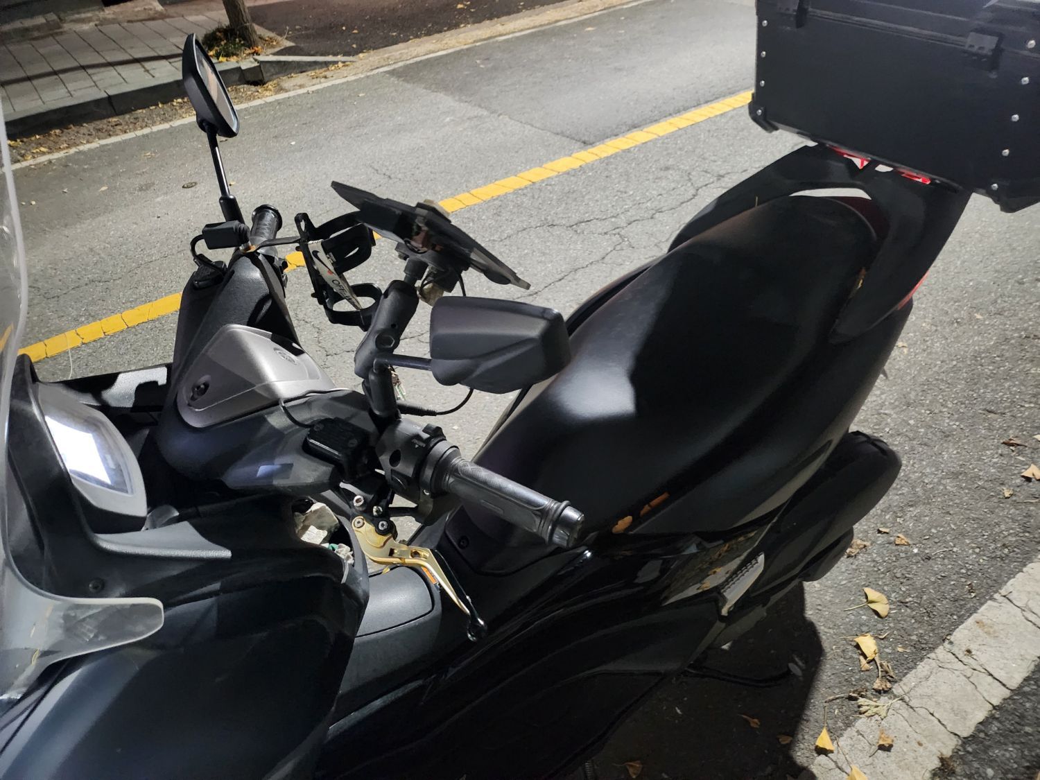 야마하 NMAX 125 more