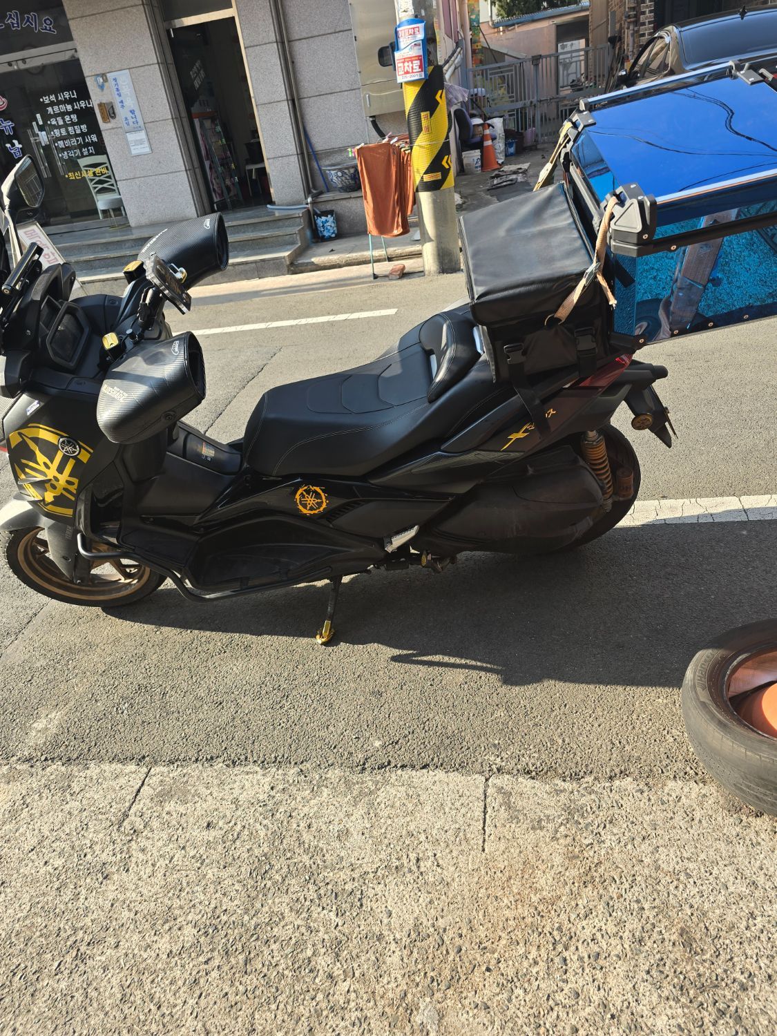 야마하 XMAX 300 ABS thumb 2