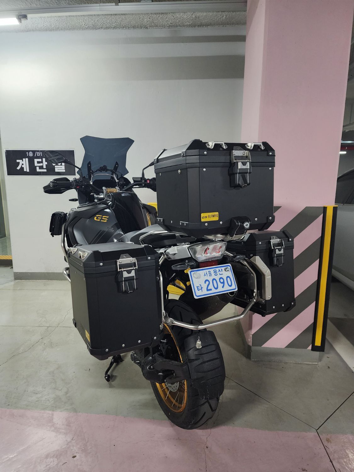 BMW R 1250 GS 2024 블랙 사진 2