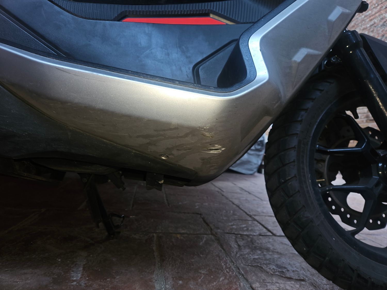 아프릴리아 SR GT 125 thumb 2