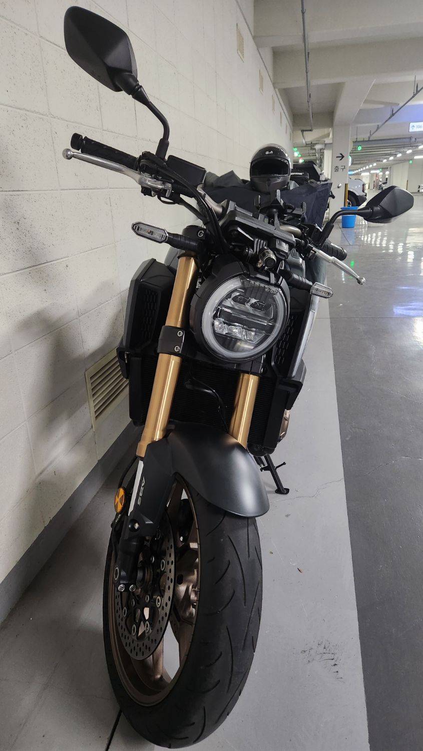 혼다 CB 650 R 2023 블랙 사진 2