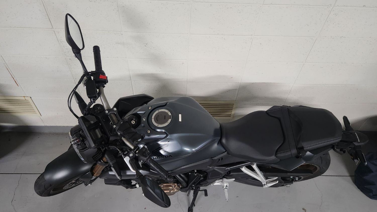 혼다 CB 650 R 2023 블랙 사진 3