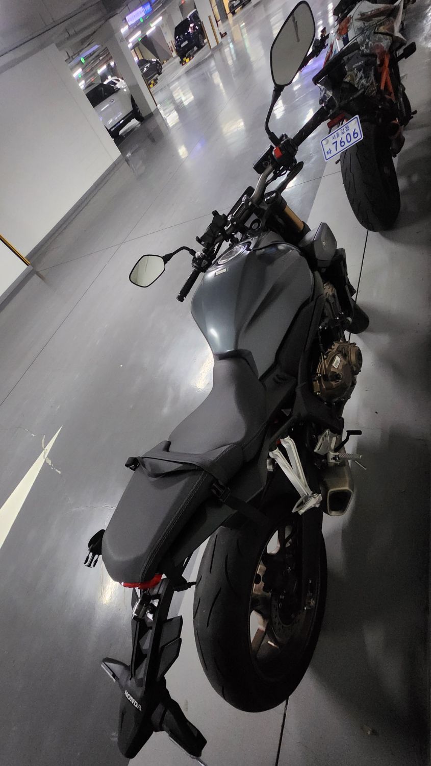 혼다 CB 650 R 2023 블랙 사진 4