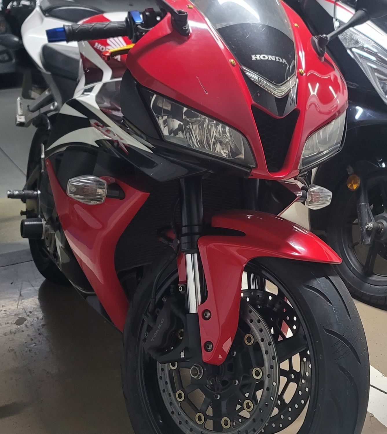 혼다 CBR 600 RR 2008 레드 사진 3