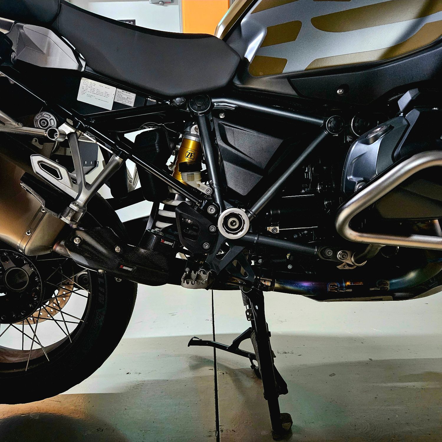 BMW R 1250 GS 어드벤처 2020 블랙 사진 8