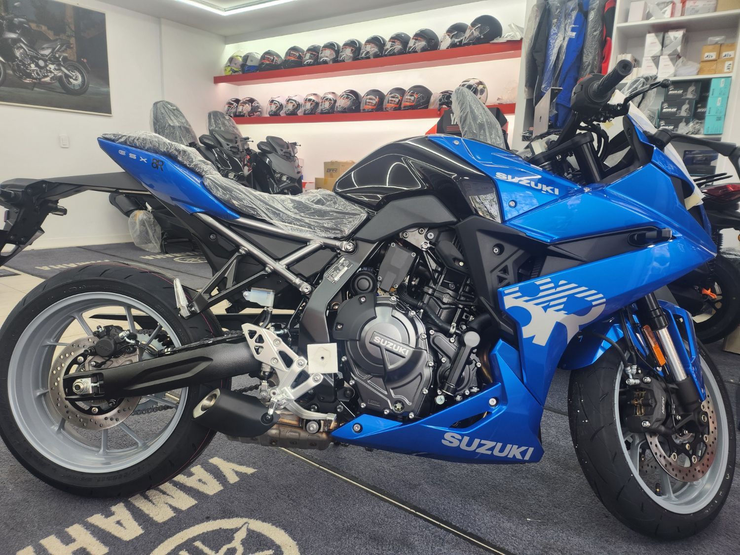스즈키 GSX 8R main